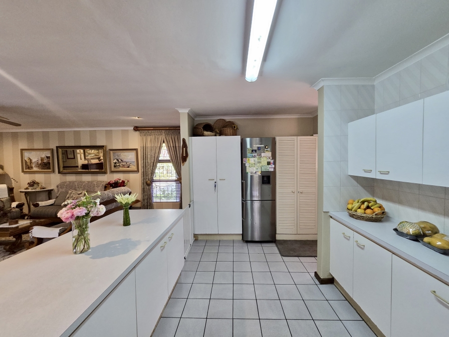 4 Bedroom Property for Sale in Loerie Park Western Cape